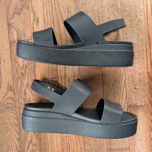 Crocs Brooklyn Low Wedge - W9